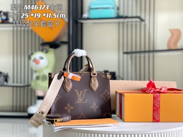 2 (1) LV OnTheGo PM -M46373-Premium
