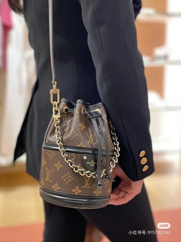 LV  CANOé Bucket bags - M83480 - Premium