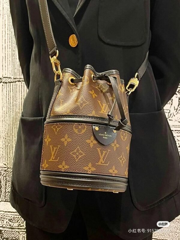 LV  CANOé Bucket bags - M83480 - Premium