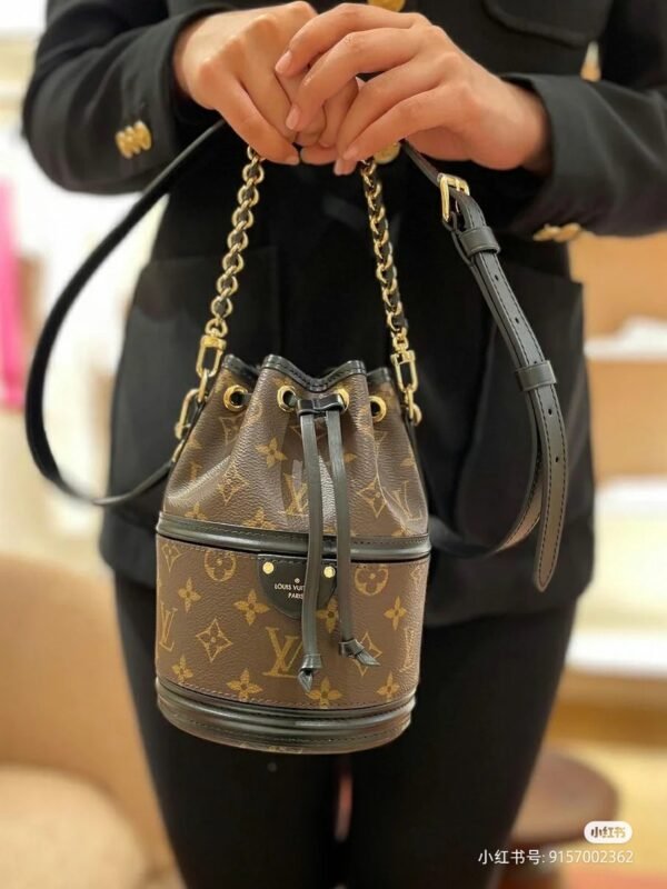 LV  CANOé Bucket bags - M83480 - Premium
