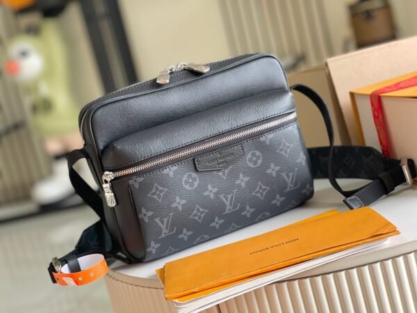 LV Outdoor Messenger -M30233-Premium