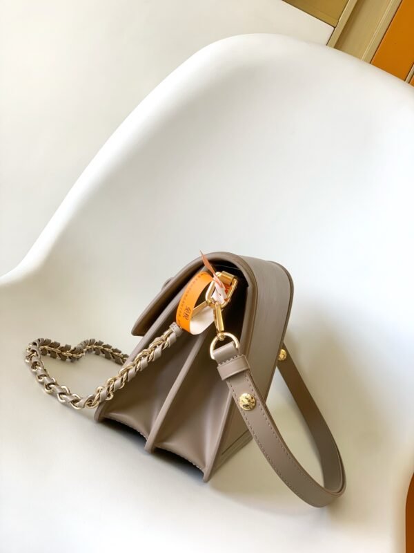 2 (21) LV Dauphine MM -M56141, M23635, M23635- Premium