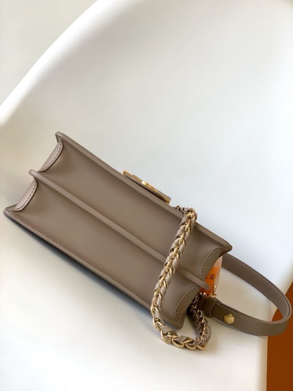 2 (24) LV Dauphine MM -M56141, M23635, M23635- Premium