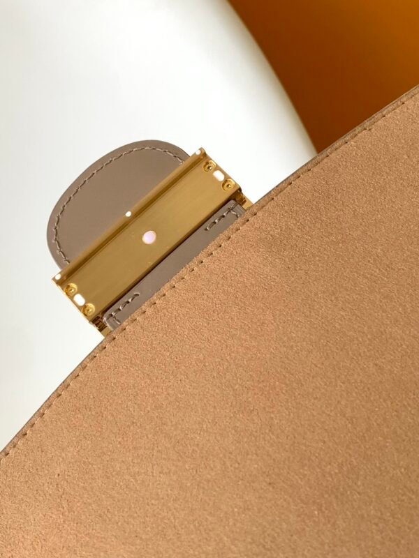 2 (26) LV Dauphine MM -M56141, M23635, M23635- Premium