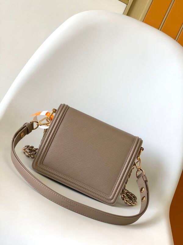 2 (31) LV Dauphine MM -M56141, M23635, M23635- Premium