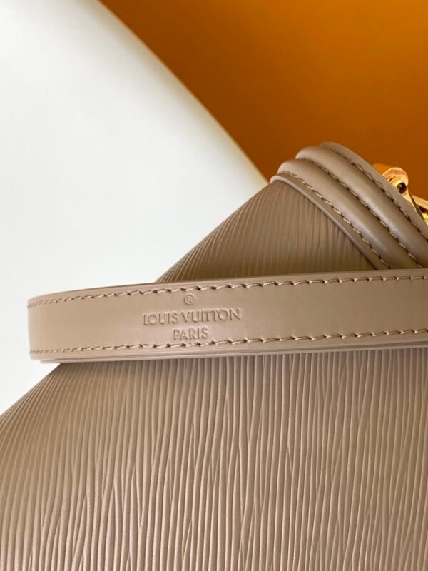 2 (34) LV Dauphine MM -M56141, M23635, M23635- Premium