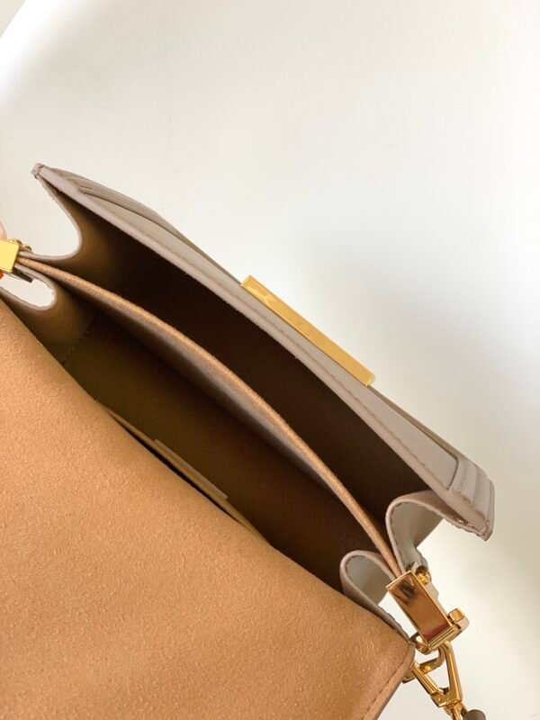 2 (36) LV Dauphine MM -M56141, M23635, M23635- Premium