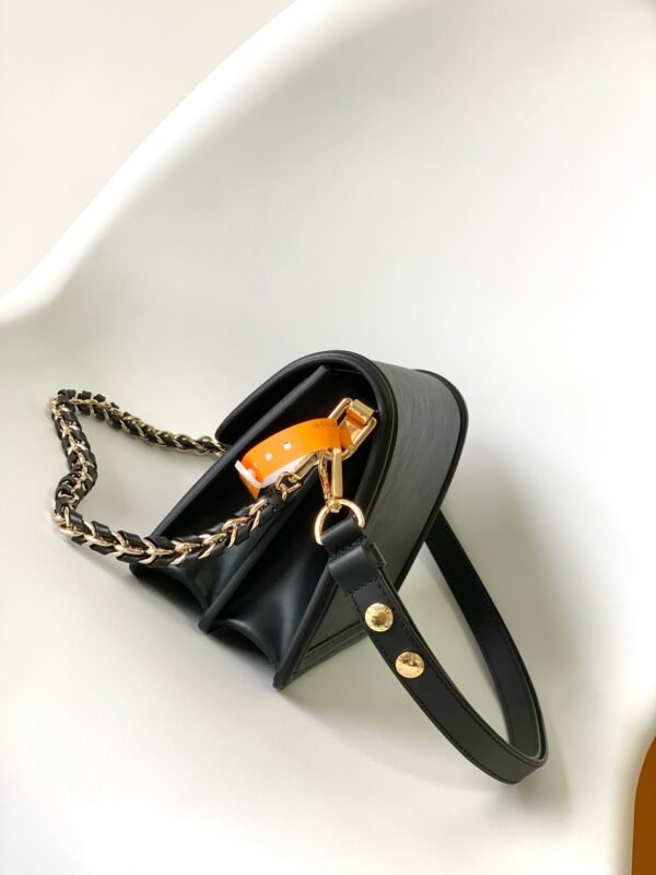 2 (39) LV Dauphine MM -M56141, M23635, M23635- Premium