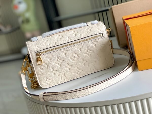 2 (4) LV Pochette Métis East West -M22942-Premium