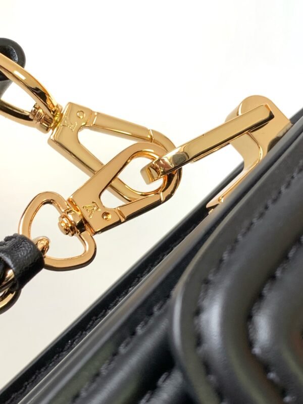 2 (44) LV Dauphine MM -M56141, M23635, M23635- Premium