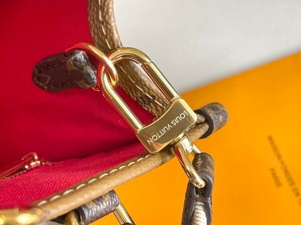 2 (5) LV OnTheGo PM -M46373-Premium