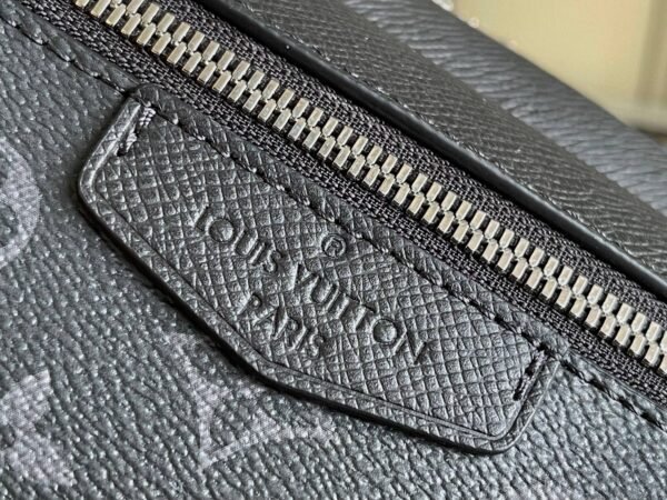 LV Outdoor Messenger -M30233-Premium