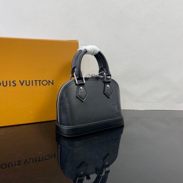 2 (5) LV Nano Alma -M82682-Premium