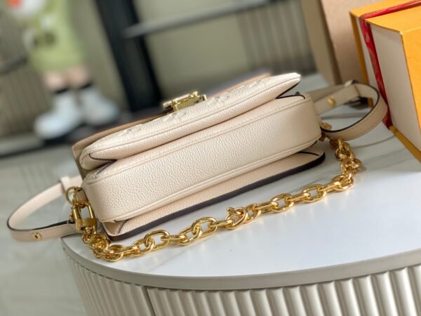 2 (7) LV Pochette Métis East West -M22942-Premium