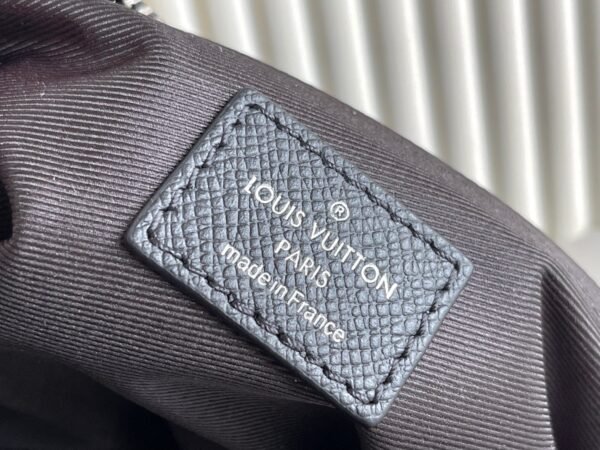 LV Outdoor Messenger -M30233-Premium