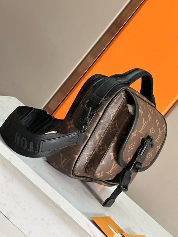 LV Quest Messenger -M46973-Premium