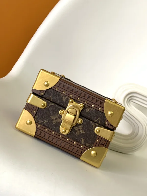 2 (11) LV Pyramid Trunk -M10052 -Premium