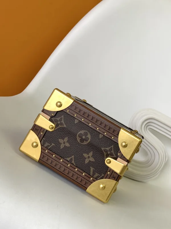 2 (13) LV Pyramid Trunk -M10052 -Premium