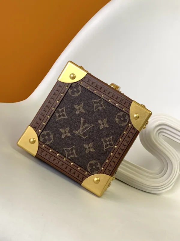 LV Pyramid Trunk -M10052 -Premium