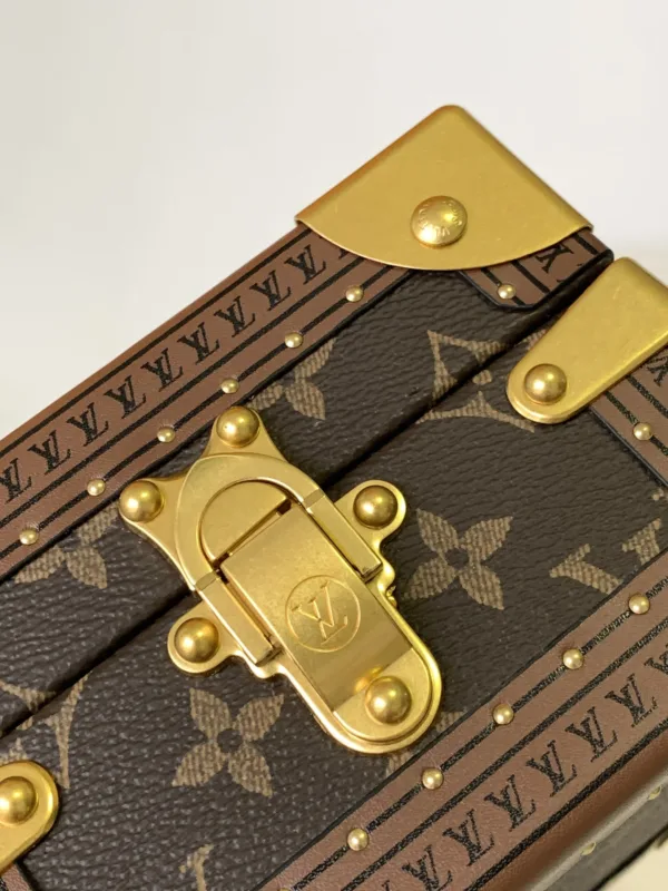 2 (15) LV Pyramid Trunk -M10052 -Premium