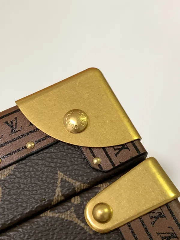 2 (16) LV Pyramid Trunk -M10052 -Premium