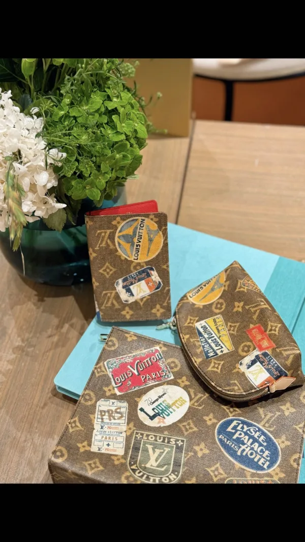 LV Toilet Pouch -M83487 -Premium