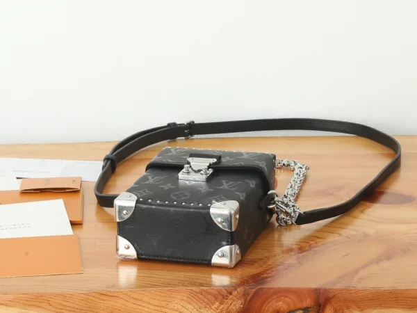 LV Camera Box -M11269 -Premium