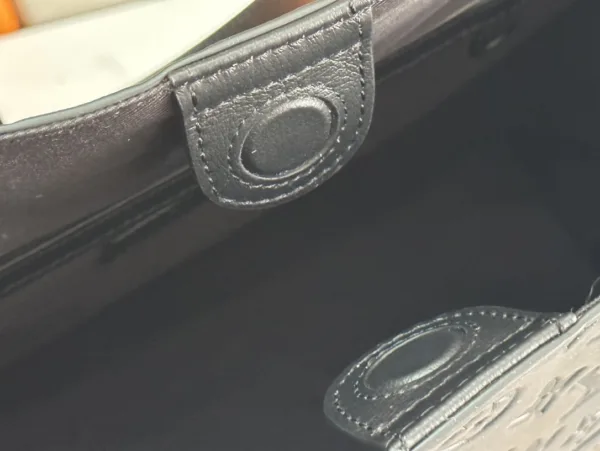 LV Excursion Tote -M24777 -Premium